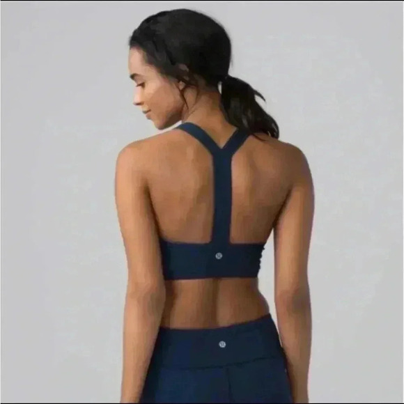 NWOT Lululemon Twist and Train Bra Size 4 - Picture 2 of 6